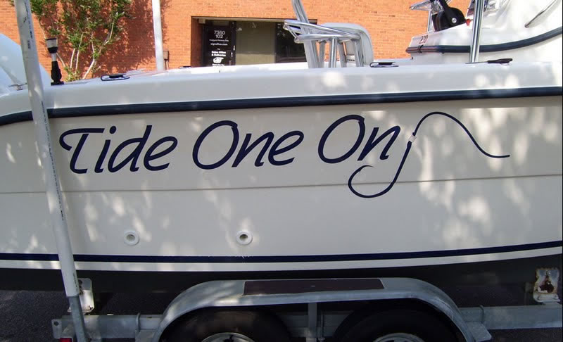 picture of vinyl boat lettering